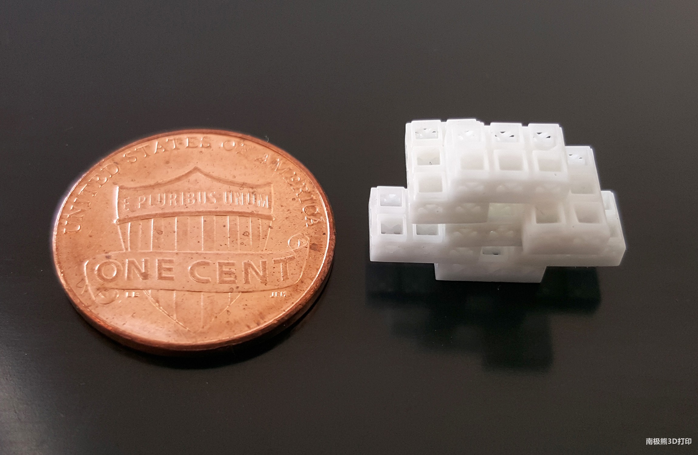 受乐高启发，俄勒冈州研究人员开发出3D打印 "骨砖"(图2)